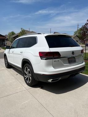 Photo 3 of 13 of 2021 Volkswagen Atlas 3.6L SEL Premium